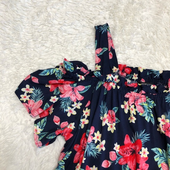 ➕ Miss Lili Cold Shoulder Hibiscus Print Top - Picture 2 of 6